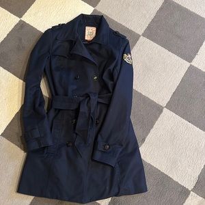 TrenchCoat like new designed in France. Stylish trench coat! Offers welcome